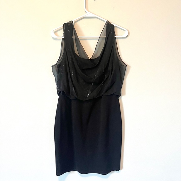 bloomingdale’s black elegant sleeveless tight-fitted dress with sheer & sparkles - Picture 4 of 16